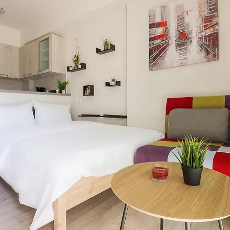Apartment City View Studio By Cloudkeys